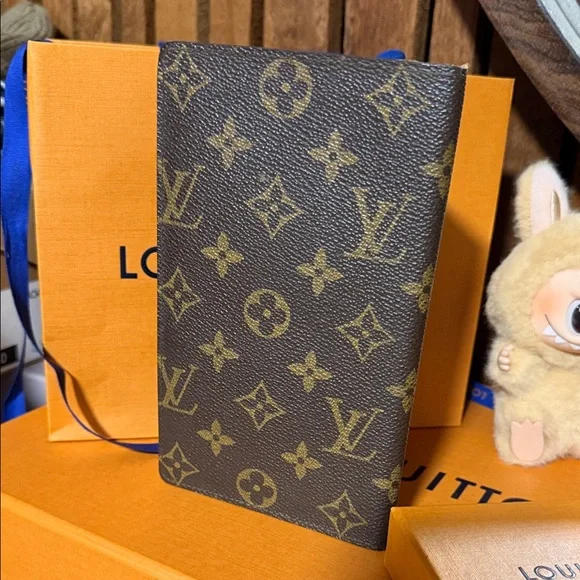 Louis Vuitton Monogram vertical bifold wallet - Picture 2 of 9